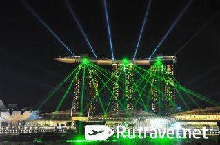 Лазерное шоу в Сингапуре