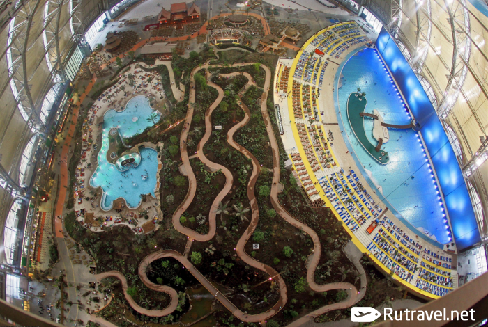 Самый большой аквапарк в мире находится в Берлине