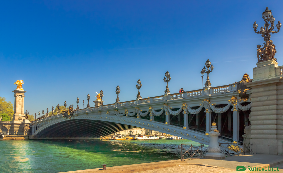 Русский мост в париже
